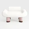 Model 3D nowoczesnej dwuosobowej sofy z teksturowaną białą tkaniną w formatach MAX, RAR, SKP.